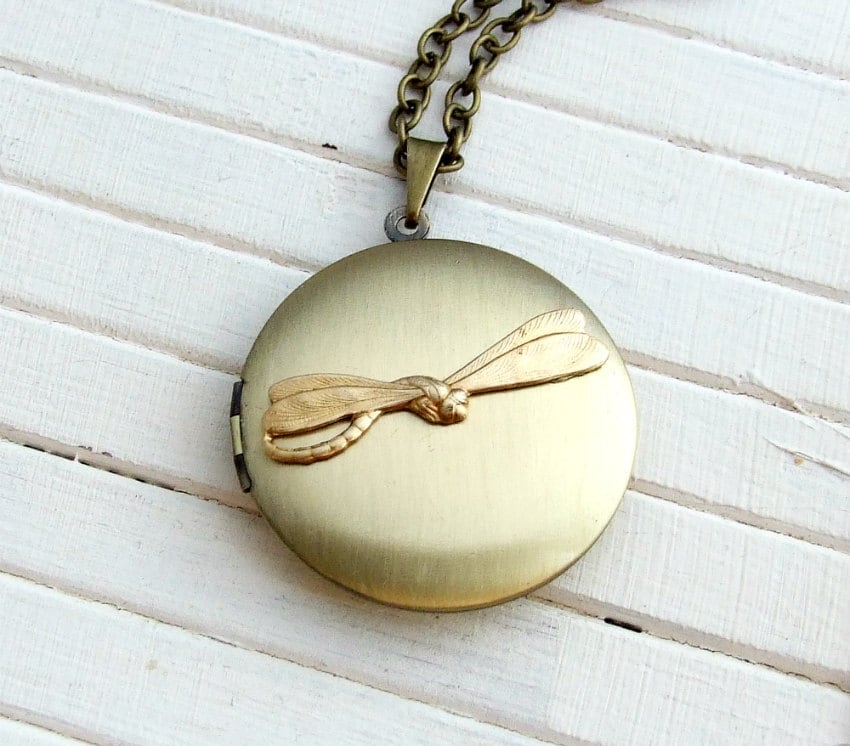 Messing Libelle Locket .. Rundes Locket, Wildtier, Halskette, Schmuck, Vintage Inspiriert, Großes Messing Libelle Locket .. Rundes Locket, Wildtier, Halskette, Schmuck, Vintage Inspiriert, Großes von beadishdelight