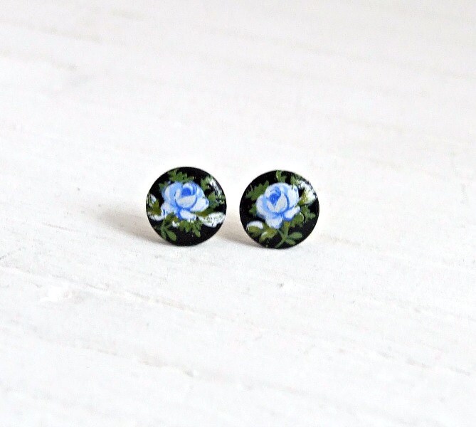 Schwarz Und Blau Rose Ohrringe ... Schwarze Ohrringe, Blumenohrringe, Kleine Blumenohrstecker von beadishdelight