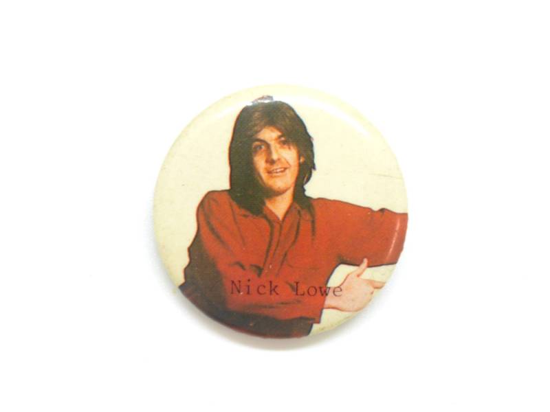 Jahrgang Ende Der 1970Er Jahre Nick Lowe - Arbeit Lust Album | 1979 Pin/Button Abzeichen von beatbopboom