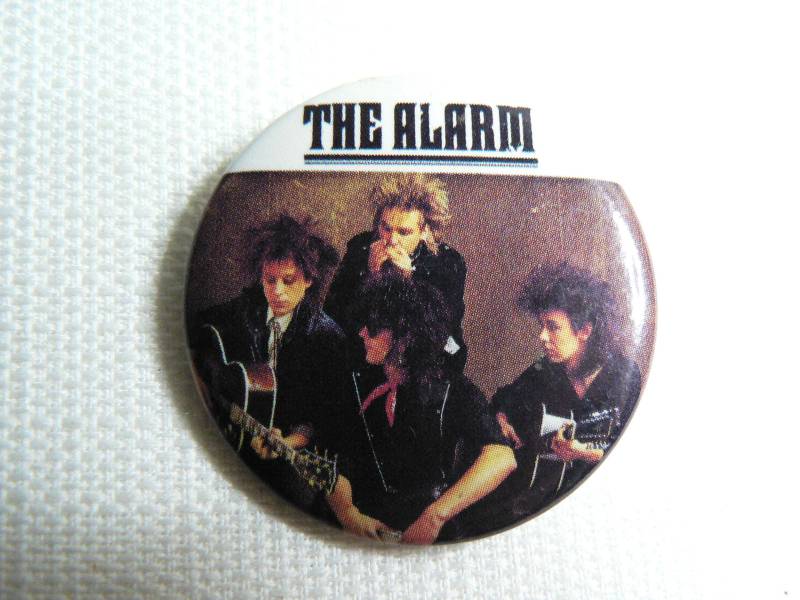 Vintage 80Er Jahre Der Alarm Pin/Button Abzeichen | Datum Gestempelt 1984 von beatbopboom