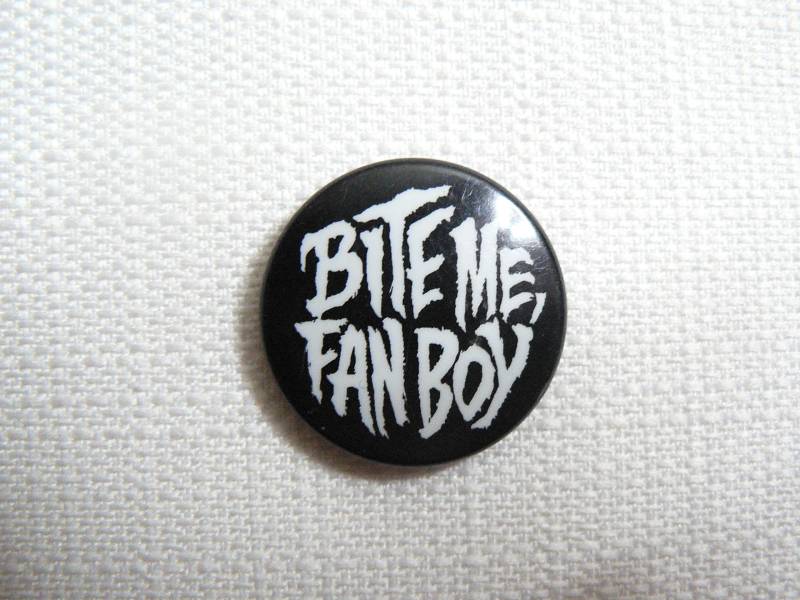 Vintage Frühen 90Er Jahre Dc Comics Lobo "Bite Me, Fanboy" Promotion Schwarz Und Weiß Pin/Button Abzeichen | Datum Gestempelt 1992 von beatbopboom