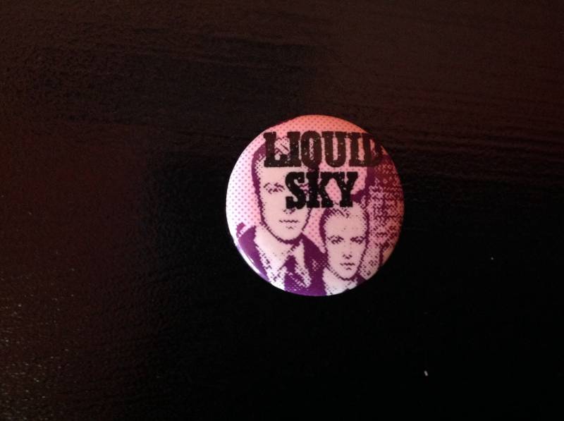 Vintage Liquid Sky - Film | 1982 Button/Anstecker Classic Campy B-Movie Collectable von beatbopboom