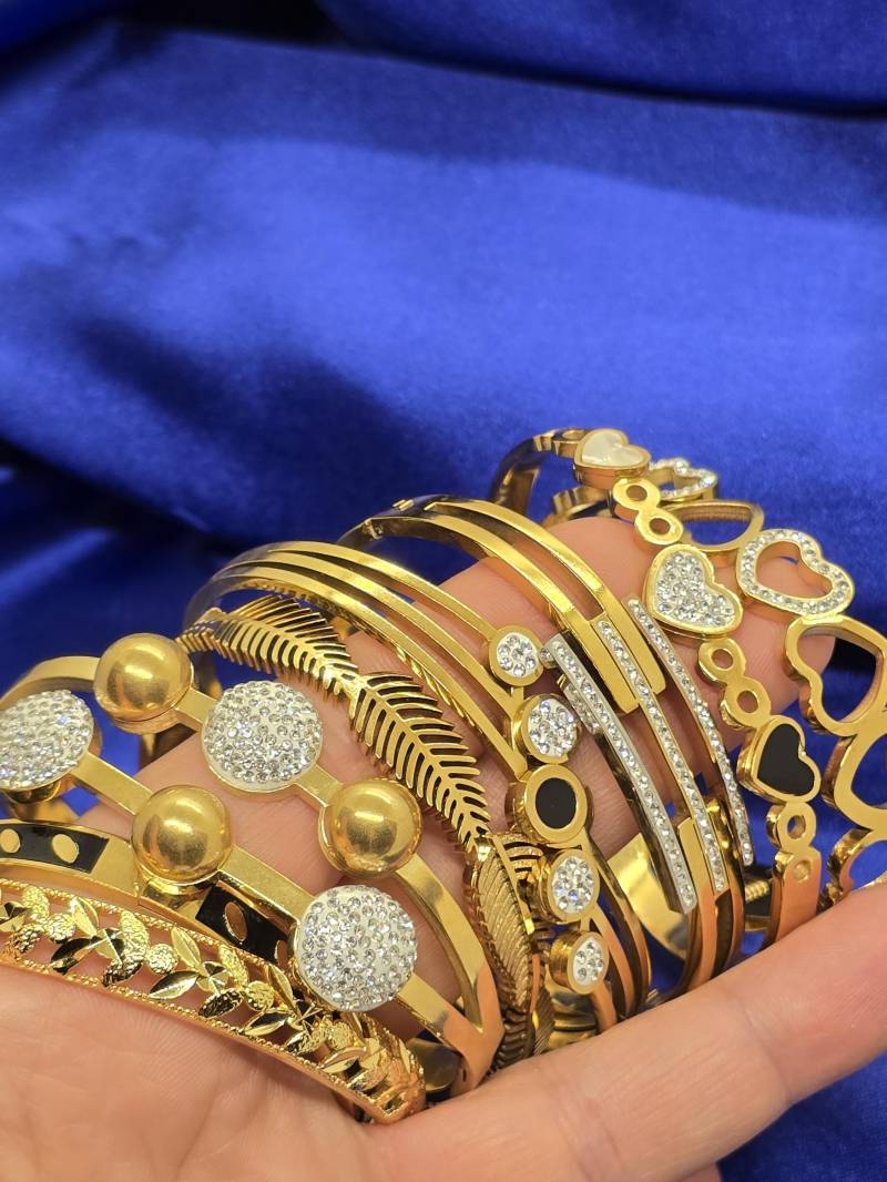 14K Gold Bangle, Layering Bracelet, Ladies Bangle Bracelet, Minimalist Stackable Bracelet Bangle, Layering Bangle Cuff von beautyway073