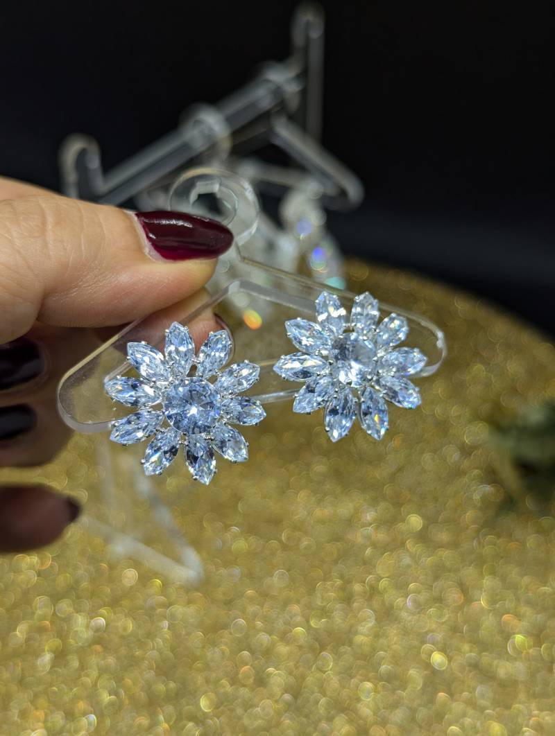 Blumen Crystal, Crystal Earrings Wedding, Flower Earrings, Bridal Earrings, Floral Earrings, Crystals Earrings, Bridal Earrings, Bridesmaids Gift von beautyway073