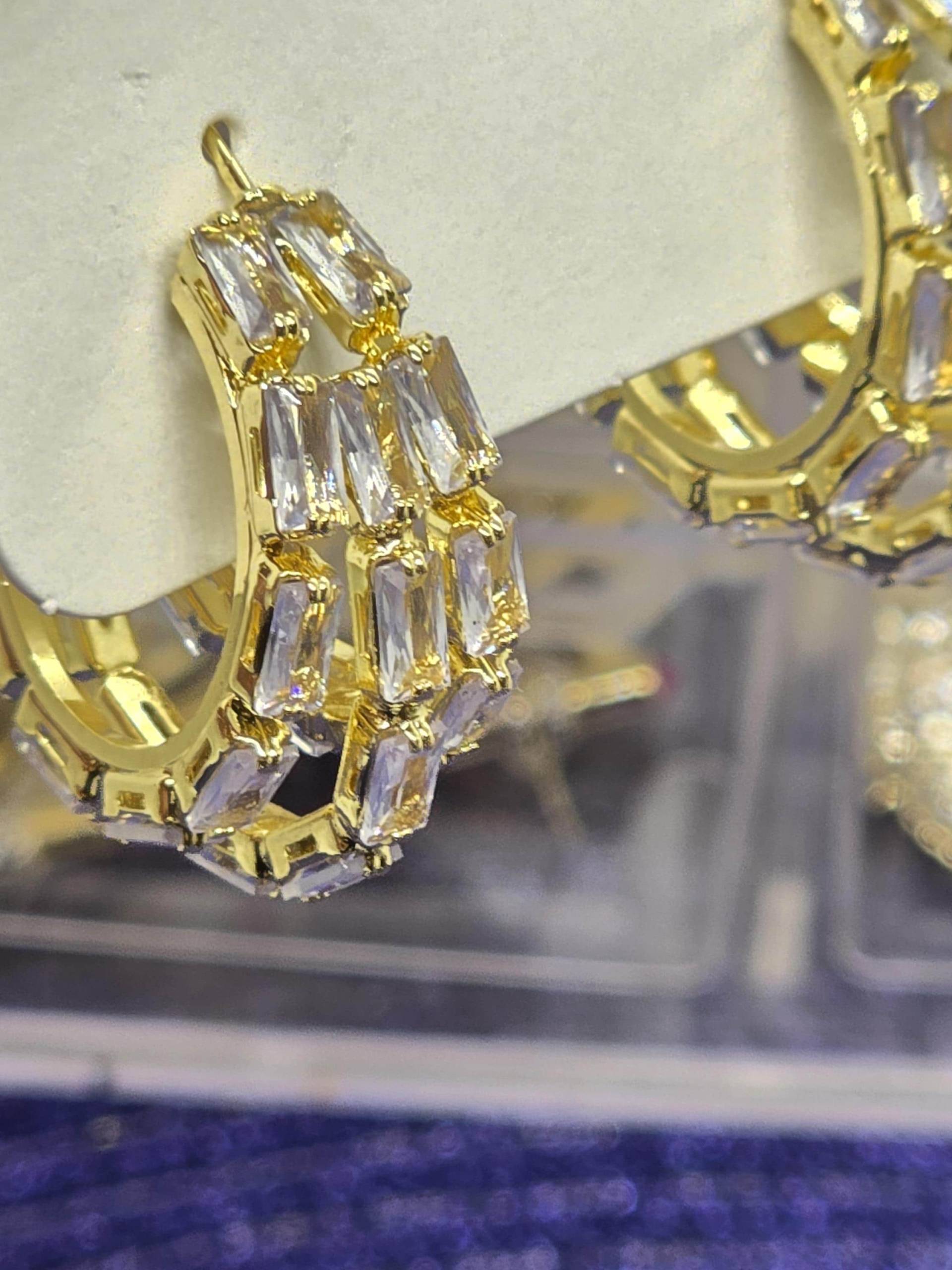 Elegant Sparkling Crystal Hoop Earrings in Gold & Silver Rhinestone For Special Occasions Elegante Funkelnde Kristall-Creolen Elegant Sparkling Crystal Hoop Earrings in Gold & Silver Rhinestone For Special Occasions Elegante Funkelnde Kristall-Creolen von beautyway073