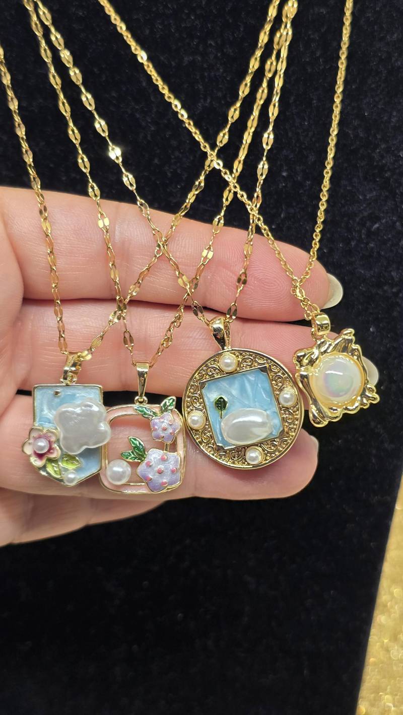 Floral Pearl Pendant Necklaces, Handpainted, Enamel Gold Jewelry, Pearl Necklace, Bridal Jewelry, Weddings, Floral, Flower Necklace von beautyway073