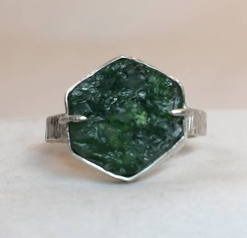 Hexagon Chromdiopsid Ring in Sterling Silber, Smaragd Grüner Hexagon Chromdiopsid Ring in Sterling Silber, Smaragd Grüner von bebrio
