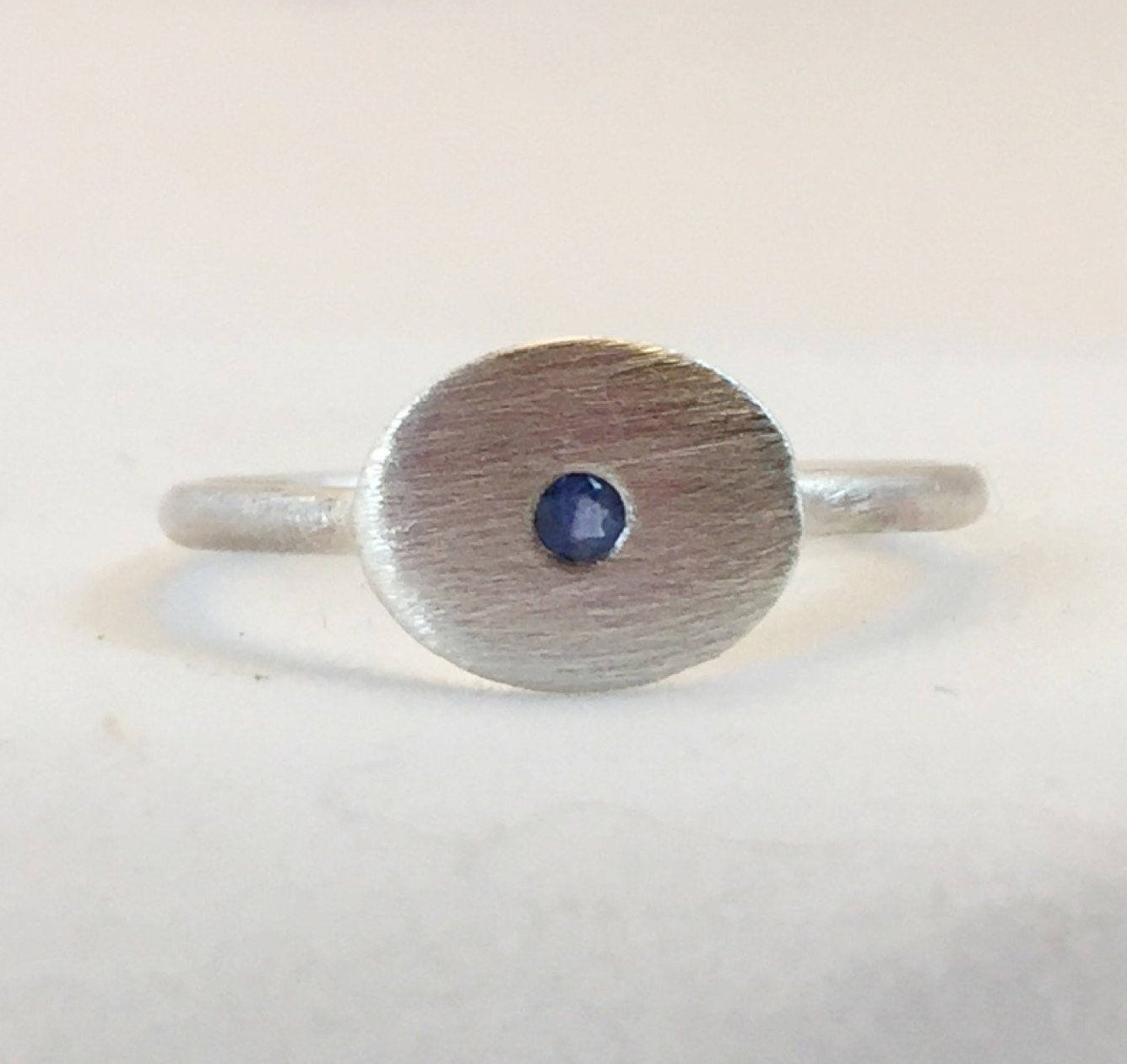 Natürliche Blue Sapphire Sterling Silberring Natürliche Blue Sapphire Sterling Silberring von bebrio