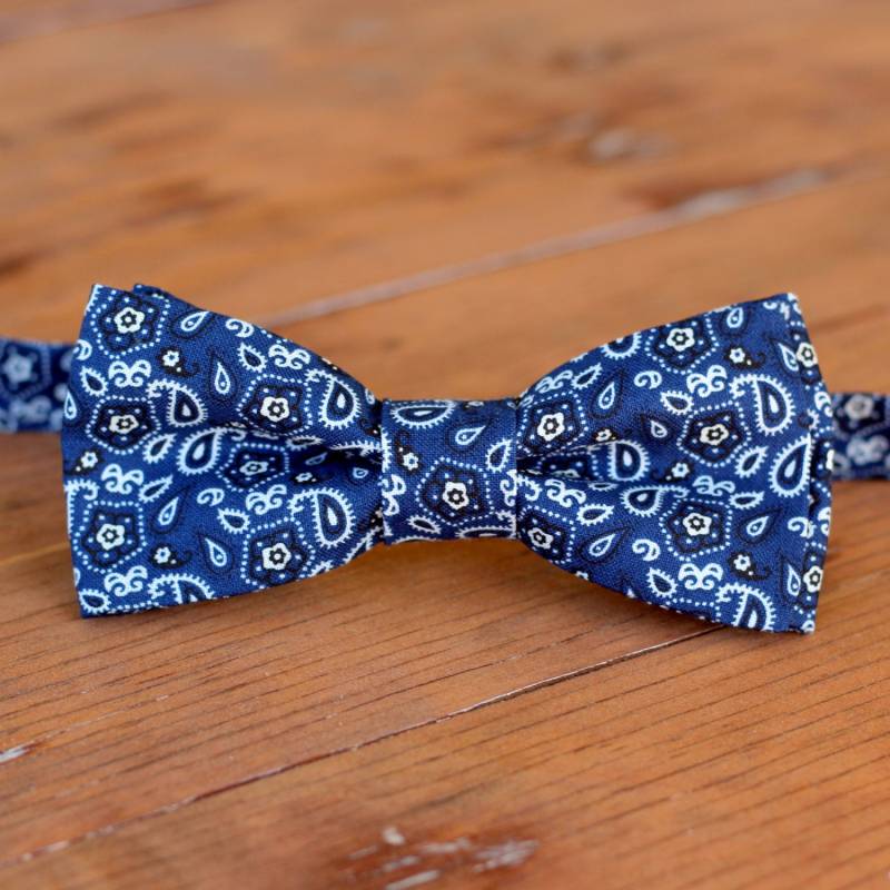 Herren Paisley Fliege - Blau Weiße Blaue Bandana Krawatte Für Trauzeugen Rustikale Hochzeit Herren Paisley Fliege - Blau Weiße Blaue Bandana Krawatte Für Trauzeugen Rustikale Hochzeit von becauseimme