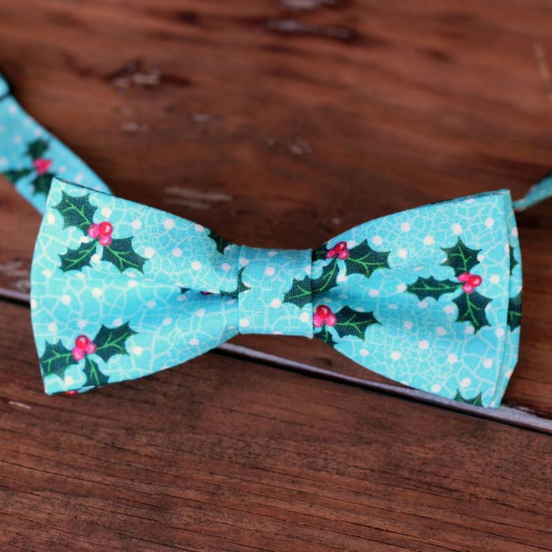 Herren Weihnachten Fliege - Holly Beere Auf Blaue Baumwolle Für Männer, Teen Jungen Urlaub Herren Weihnachten Fliege - Holly Beere Auf Blaue Baumwolle Für Männer, Teen Jungen Urlaub von becauseimme