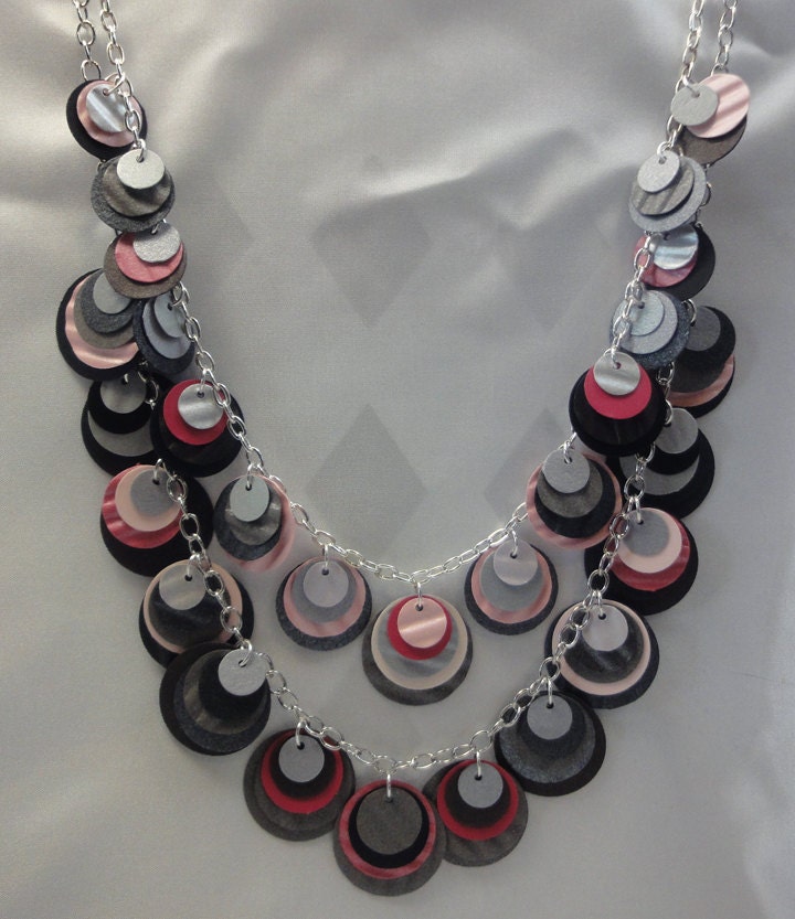 Papier-Kette in Grau Mit Sortierten Pinks von beccasblend