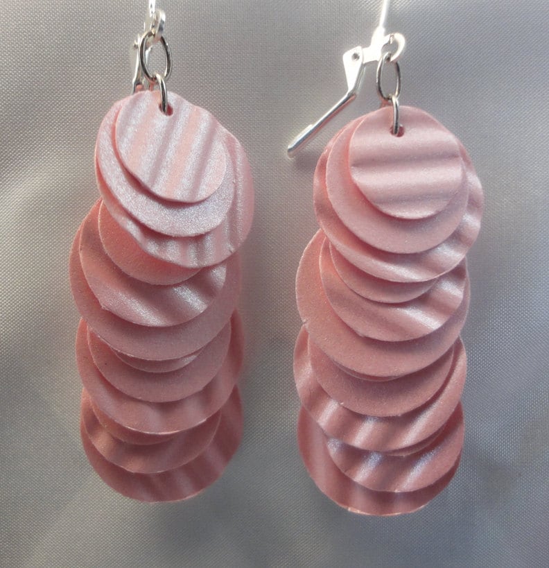 Papier Ohrringe in Einfarbig Rosa von beccasblend