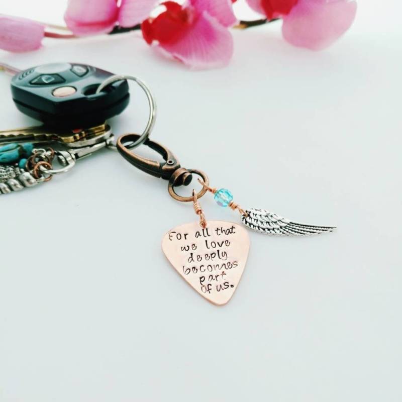 Gitarren Pick Memory Schlüsselanhänger Mit Helen Keller Zitat, Erinnerungsgeschenk Für Verlust Von Gitarrenspieler, Trauer Geschenk, Memorial Musiker Gitarren Pick Memory Schlüsselanhänger Mit Helen Keller Zitat, Erinnerungsgeschenk Für Verlust Von Gitarrenspieler, Trauer Geschenk, Memorial Musiker von beccasblues