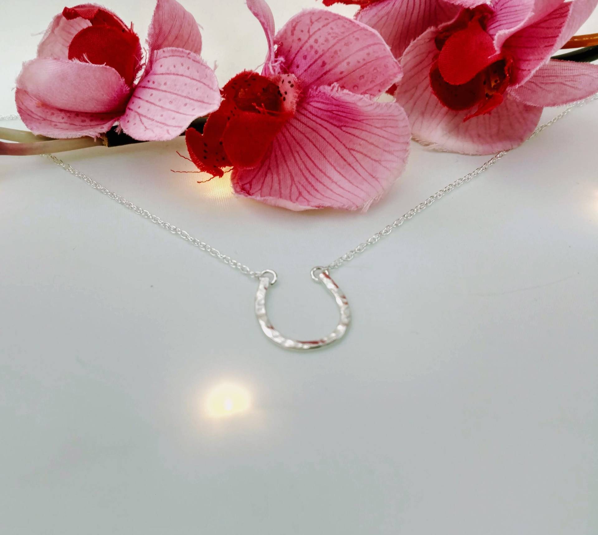 Hufeisen Halskette, Handgemachter Sterling Silber Glücksbringer Schmuck, Geschenk Für Sie Geburtstag, Pferdeliebhaber Geschenk, Reiter, Karma Hufeisen Halskette, Handgemachter Sterling Silber Glücksbringer Schmuck, Geschenk Für Sie Geburtstag, Pferdeliebhaber Geschenk, Reiter, Karma von beccasblues
