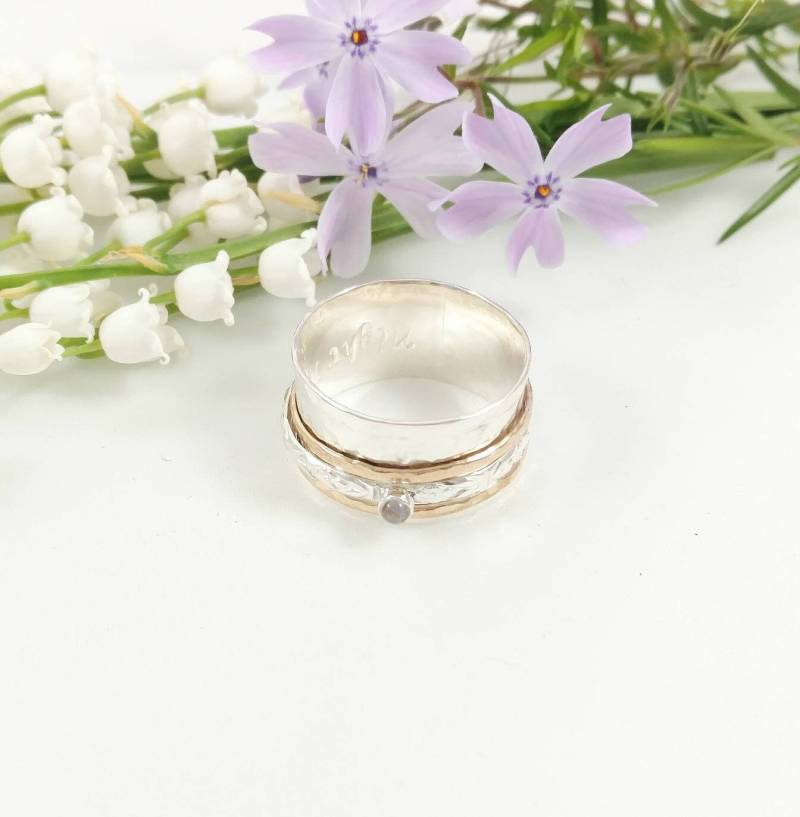 I Am Enough Mondstein Meditation Ring, Silber Und Gold Filled Spinner, Sorgen Fidget Band, Angst Lindern Geschenk, Edelstein Spinner Ring von beccasblues