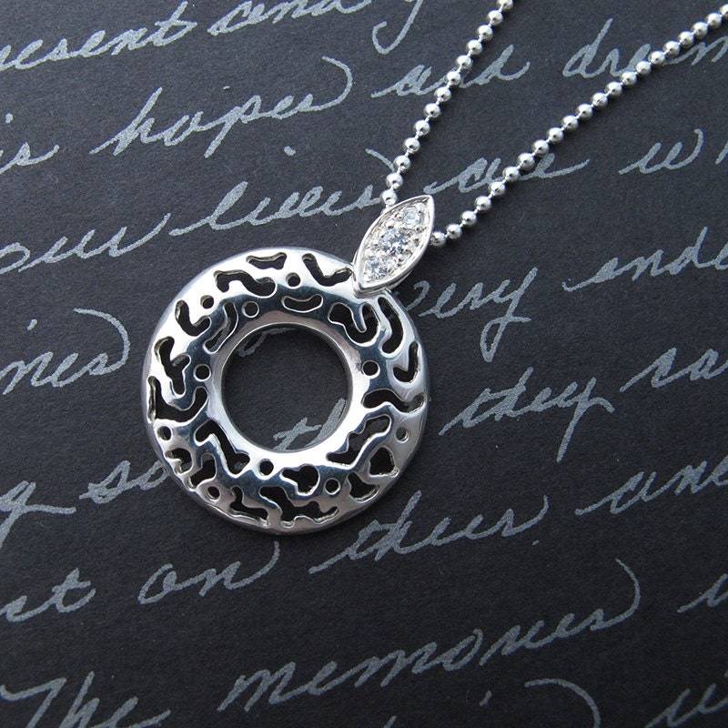 Filigraner Ring - 60 cm Lange Sterling Silber Kette Mit Zirkonia-Einsatz Filigraner Ring - 60 cm Lange Sterling Silber Kette Mit Zirkonia-Einsatz von becial