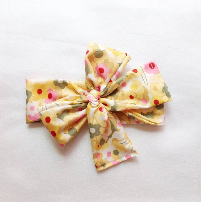 Gelbe Blume Stirnband/Retro Blumen Top Knoten Turban Vintage von becrushbows