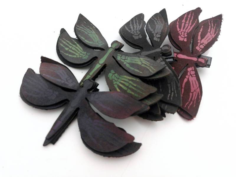 Gothic Haarspange - Libelle Mit Skeletthänden Von Beet&owl Accessoires von beetandowl