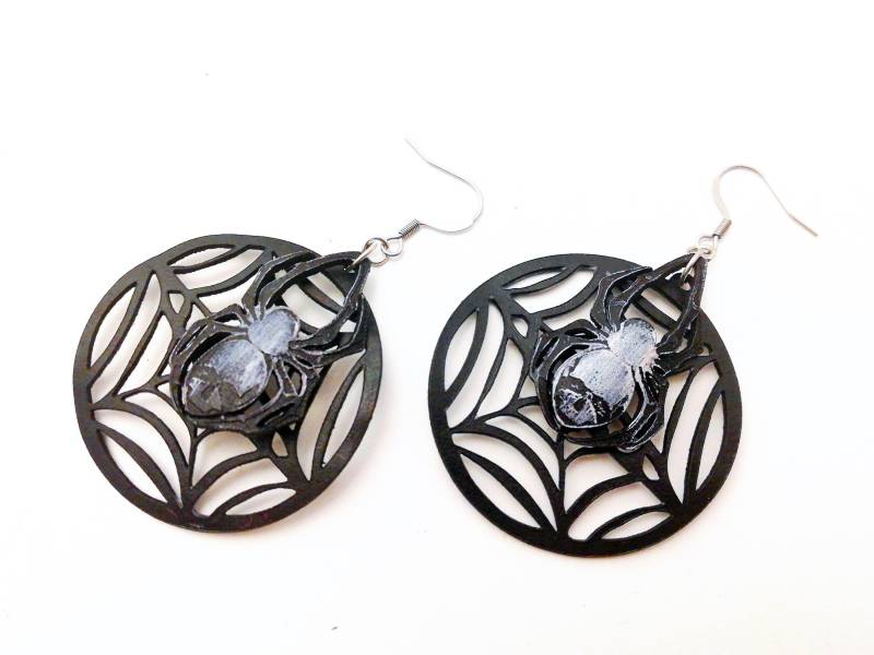 Ohrringe - Spinnennetz/Totenkopfspinne von beetandowl