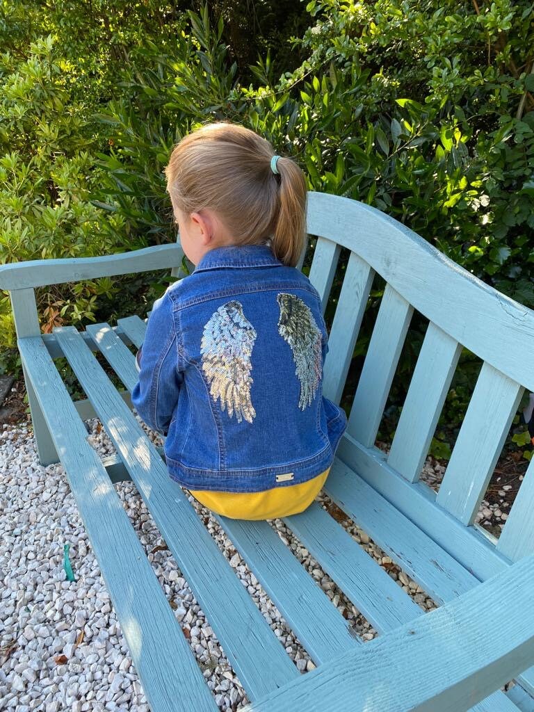 Kinder Personalisierte Jeansjacke, Personalisierte Kinderjacke, Kinderkleidung, Engelsflügeljacke, Engelsflügel, Pailletten von beeuniquebydesign