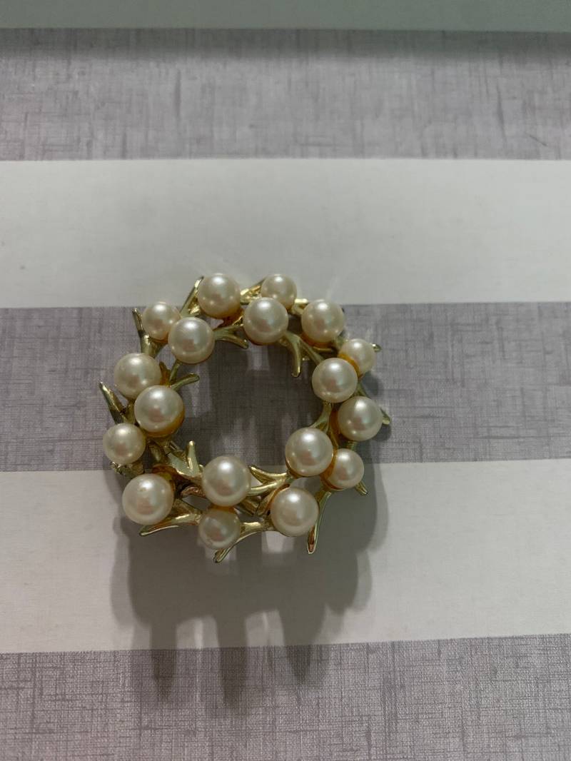 Perlen Und Goldener Kranz Brosche Pin von beffyfaye