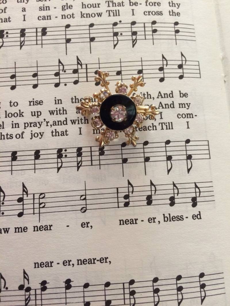 Vintage Gold Und Schwarze Brosche von beffyfaye