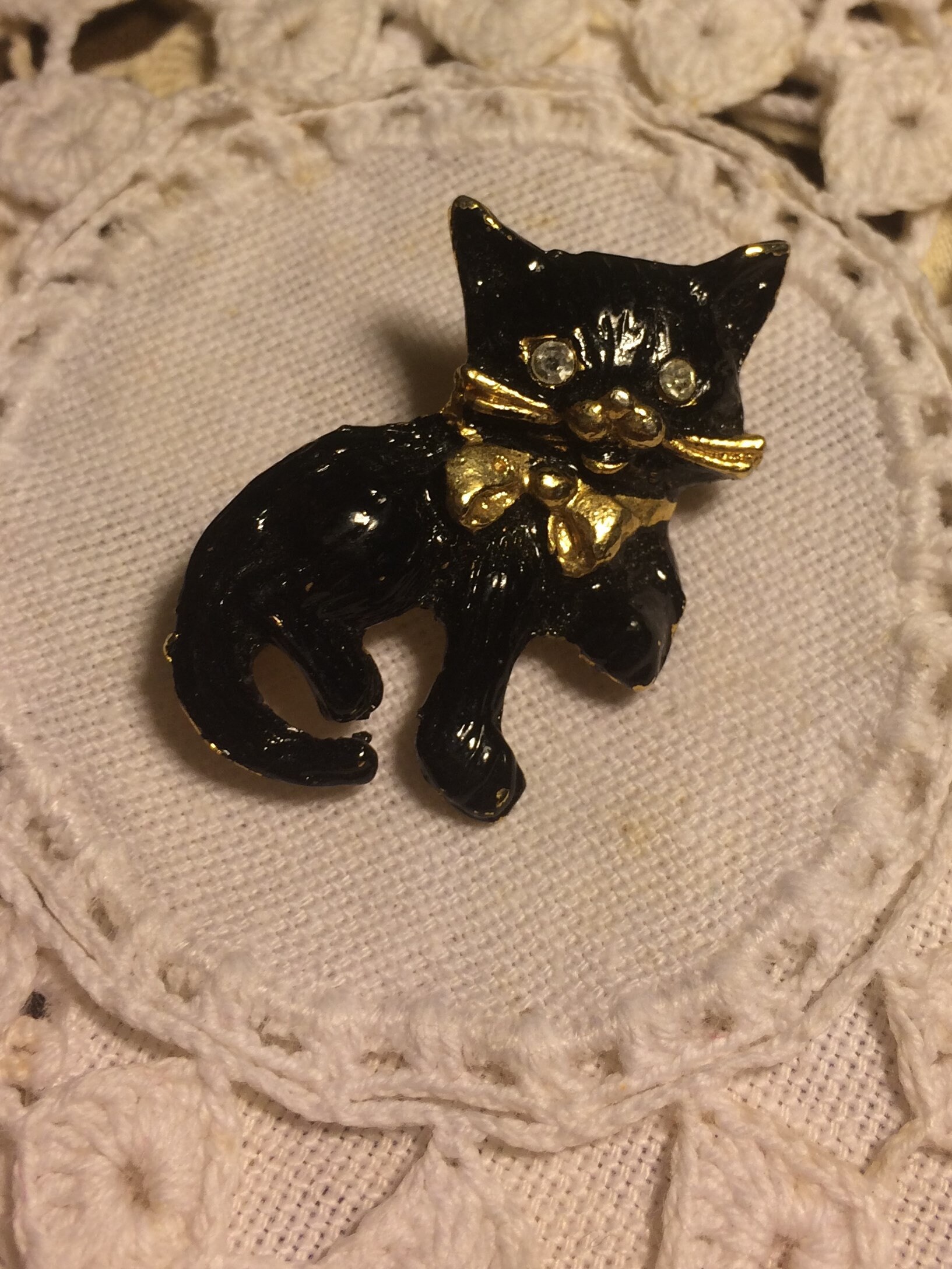 Vintage Schwarz Und Gold Kätzchen Katze Brosche von beffyfaye