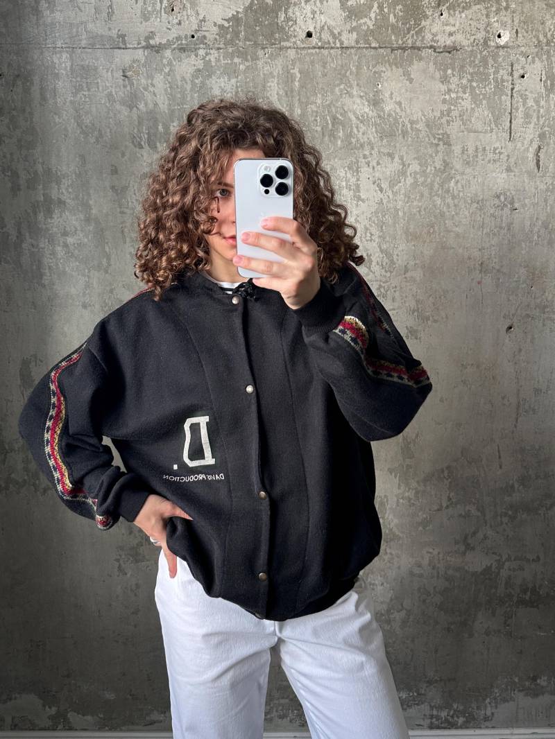 Vintage Oversized Bomberjacke Mit Aufdruck in Schwarz Vintage Oversized Bomberjacke Mit Aufdruck in Schwarz von begemotvintage