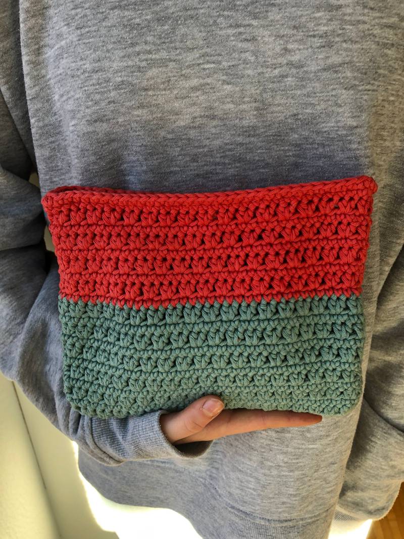 Täschchen Kosmetiktäschchen Grün Rot Retromuster Mit Gestreiftem Vintagestofffutter von beherzt