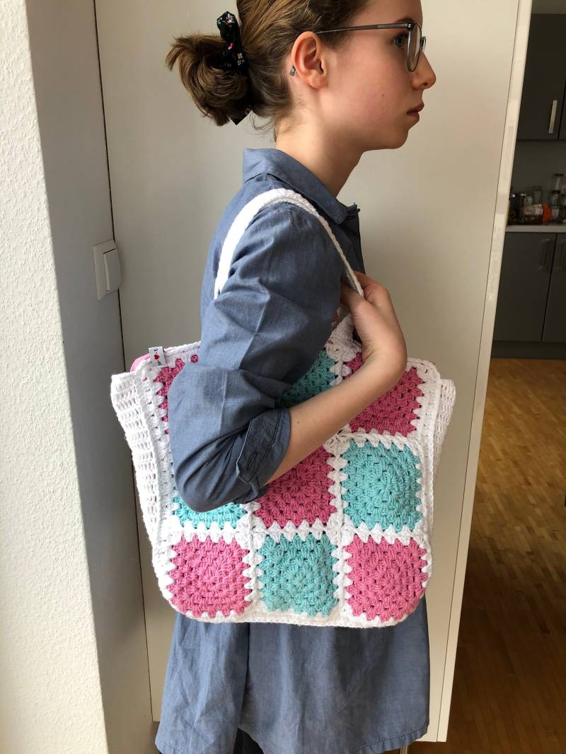 Tasche Shopper Granny Square Weiß Pink Türkis Mit Gepunktetem Stofffutter von beherzt