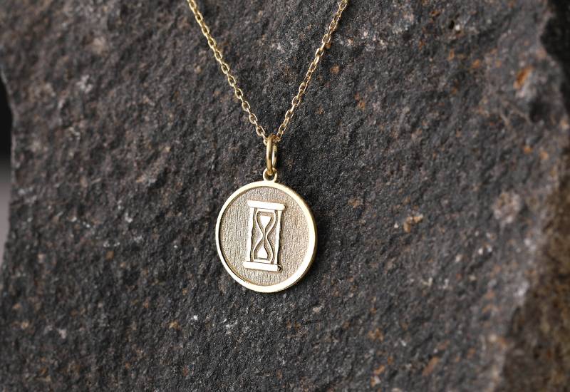 14K Gold Sanduhr Halskette, Personalisierte Anhänger, Zeit Turner Sand Uhr in Einer Flasche Geschenk von bejewelike