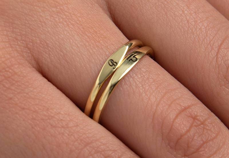 14K Gold Schlichter Signet Ring, Kleiner Zeichenring Buchstabe, Personalisierter Stapelring Gold, Handgemachter Sternzeichen Namensring Für Männer von bejewelike