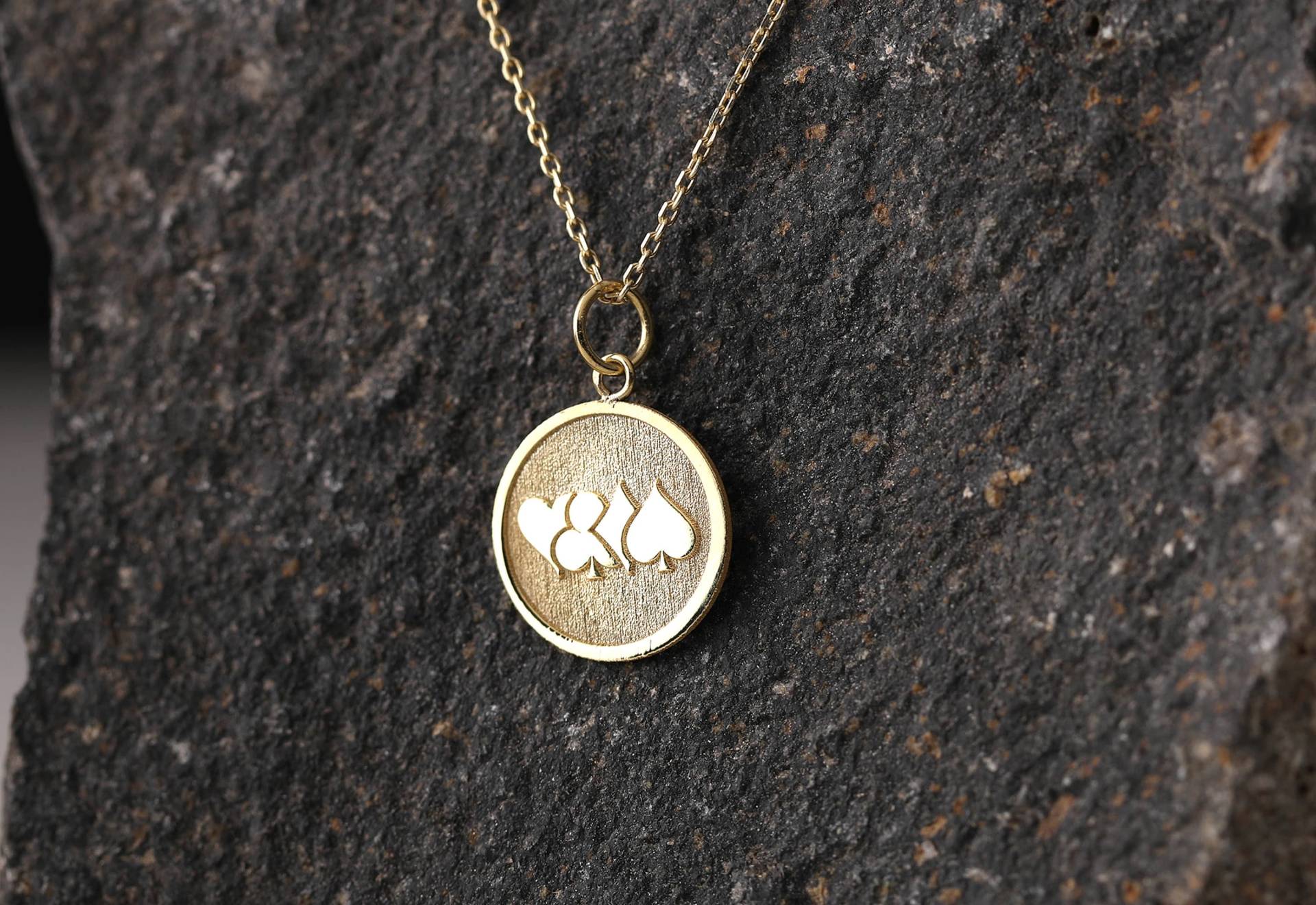 14K Gold Spielkarte Halskette, Personalisierte Anhänger, Symbol Herzen, Pik, Diamanten, Kreuz Halskette 14K Gold Spielkarte Halskette, Personalisierte Anhänger, Symbol Herzen, Pik, Diamanten, Kreuz Halskette von bejewelike