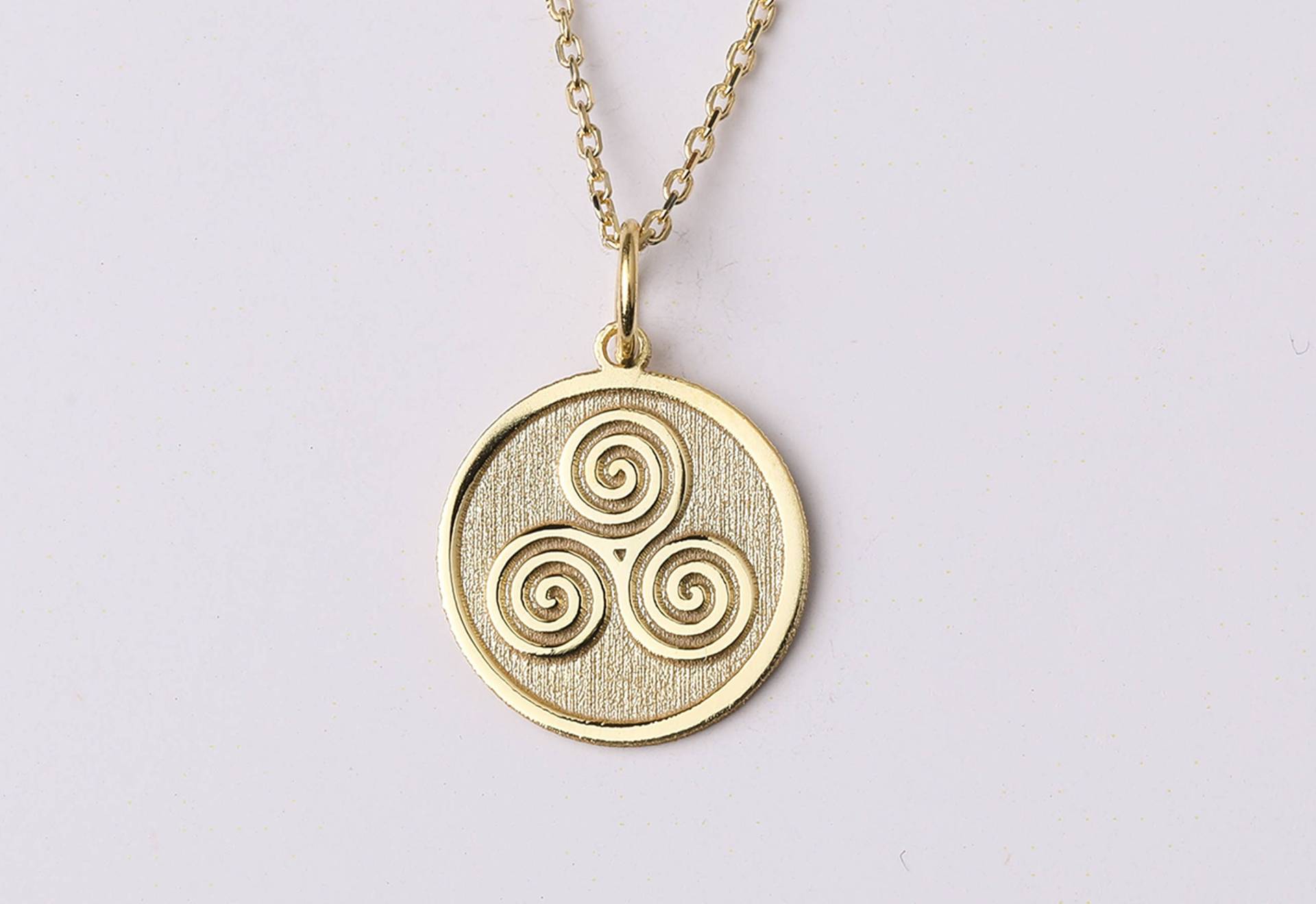 14K Gold Triskele Halskette, Personalisierte Anhänger, Dreifach Spirale Benutzerdefinierte Trisquelion Charme Goldgeschenk 14K Gold Triskele Halskette, Personalisierte Anhänger, Dreifach Spirale Benutzerdefinierte Trisquelion Charme Goldgeschenk von bejewelike