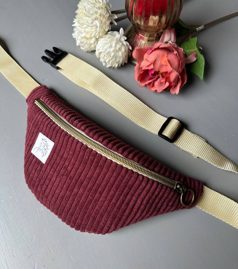 Personalisierte Kinderbauchtasche/ Minibauchtasche - Bordeaux von bellablanz