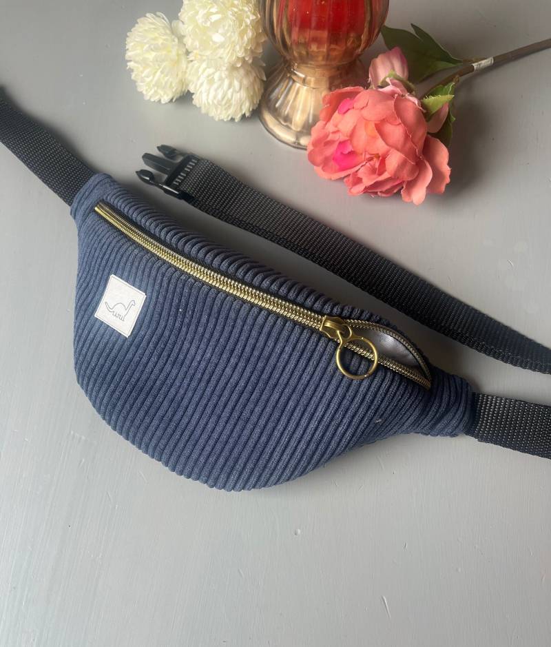 Personalisierte Kinderbauchtasche/ Minibauchtasche Dunkelblau von bellablanz