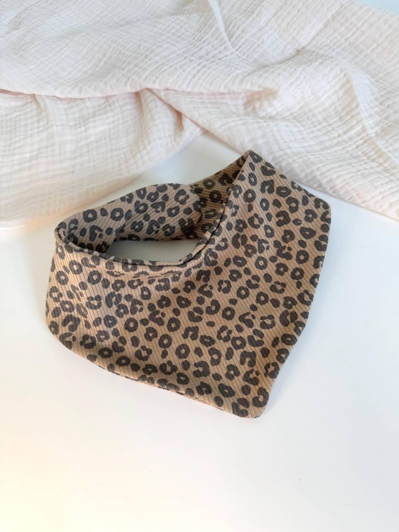 Baby Und Kinder Halstuch | Dreieckstuch Mit Druckknöpfen Leo Leopard Animal Design 0-2 Jahre Lätzchen Rippenjersey von bellanovagermany