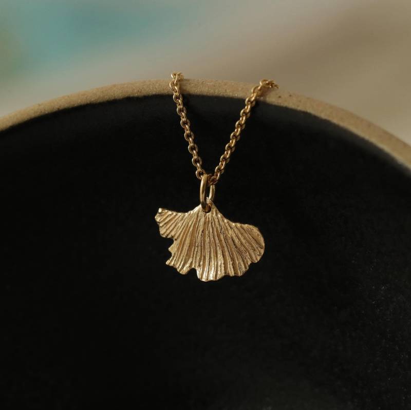 Halskette - Kleiner Ginko, 925 Silber/ Silber Vergoldet, Filigraner Silberschmuck, Geschenk Für Sie, Florale Silberkette von bellybirdjewellery