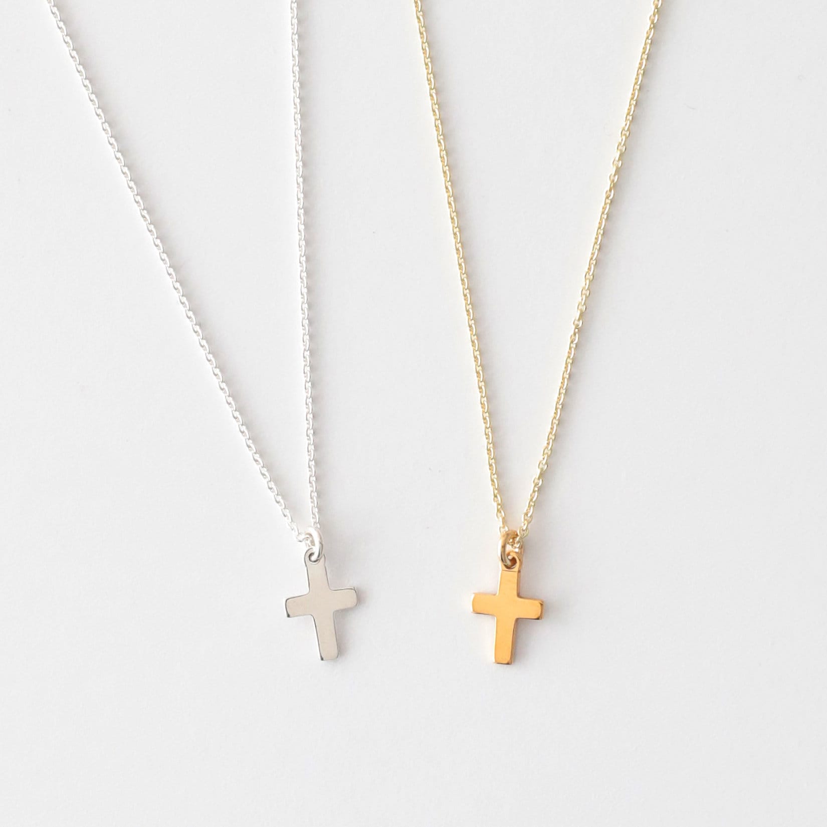 Halskette - Kleines Kreuz, 925 Silber Vergoldet, Filigrane Kette, Geschenkidee, Zierliche Silberkette, Symbolkette, Zarte Silberkette Halskette - Kleines Kreuz, 925 Silber Vergoldet, Filigrane Kette, Geschenkidee, Zierliche Silberkette, Symbolkette, Zarte Silberkette von bellybirdjewellery