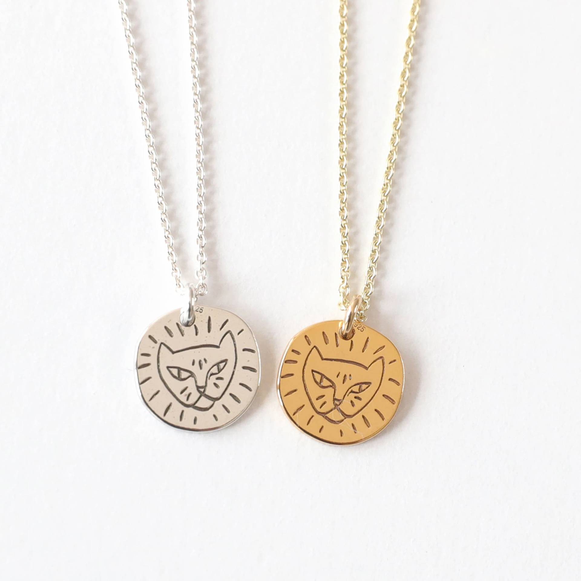 Halskette - Löwe, 925 Silber Vergoldet, Filigrane Kette, Besondere Geschenkidee, Goldene Sternzeichenkette, Süße Tierkette, Gravierte Kette Halskette - Löwe, 925 Silber Vergoldet, Filigrane Kette, Besondere Geschenkidee, Goldene Sternzeichenkette, Süße Tierkette, Gravierte Kette von bellybirdjewellery