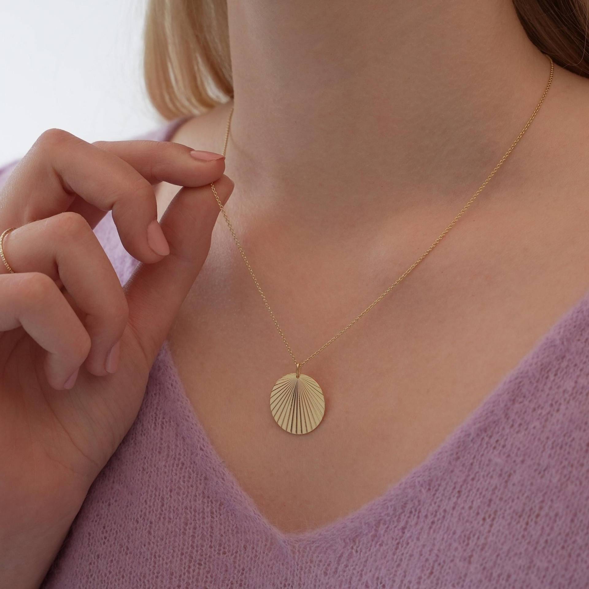 Kette - Sonnenstrahlen Plättchen, 925 Silber Vergoldet, Schimmernde Halskette, Besondere Geschenkidee, Goldene Scheiben, Kreisdesign Kette - Sonnenstrahlen Plättchen, 925 Silber Vergoldet, Schimmernde Halskette, Besondere Geschenkidee, Goldene Scheiben, Kreisdesign von bellybirdjewellery