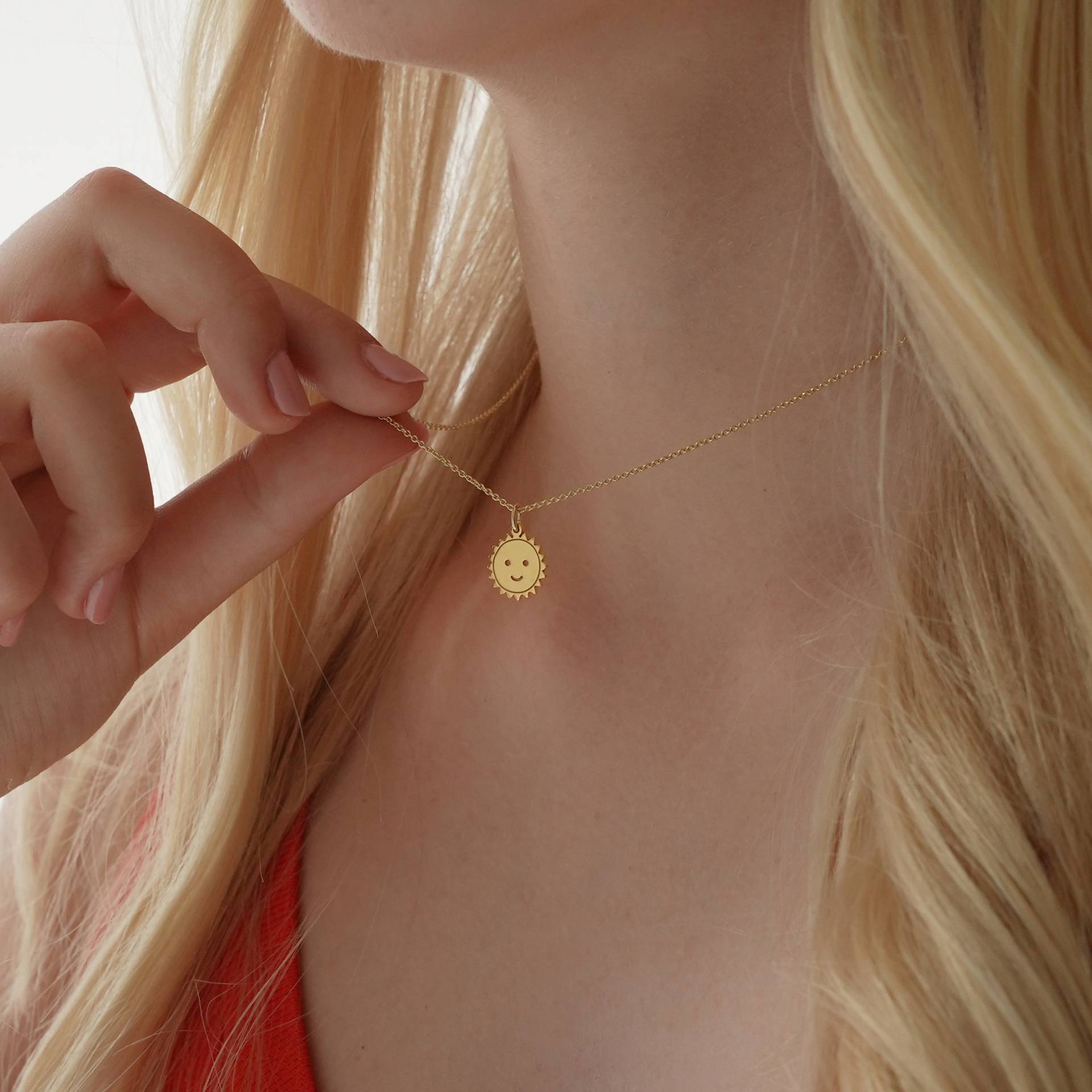 Kinderkette Kleine Lachende Sonne, Silber Vergoldet, Besonderes Taufgeschenk, Personalisierte Silberkette, Süßer Filigraner Kinderschmuck Kinderkette Kleine Lachende Sonne, Silber Vergoldet, Besonderes Taufgeschenk, Personalisierte Silberkette, Süßer Filigraner Kinderschmuck von bellybirdjewellery