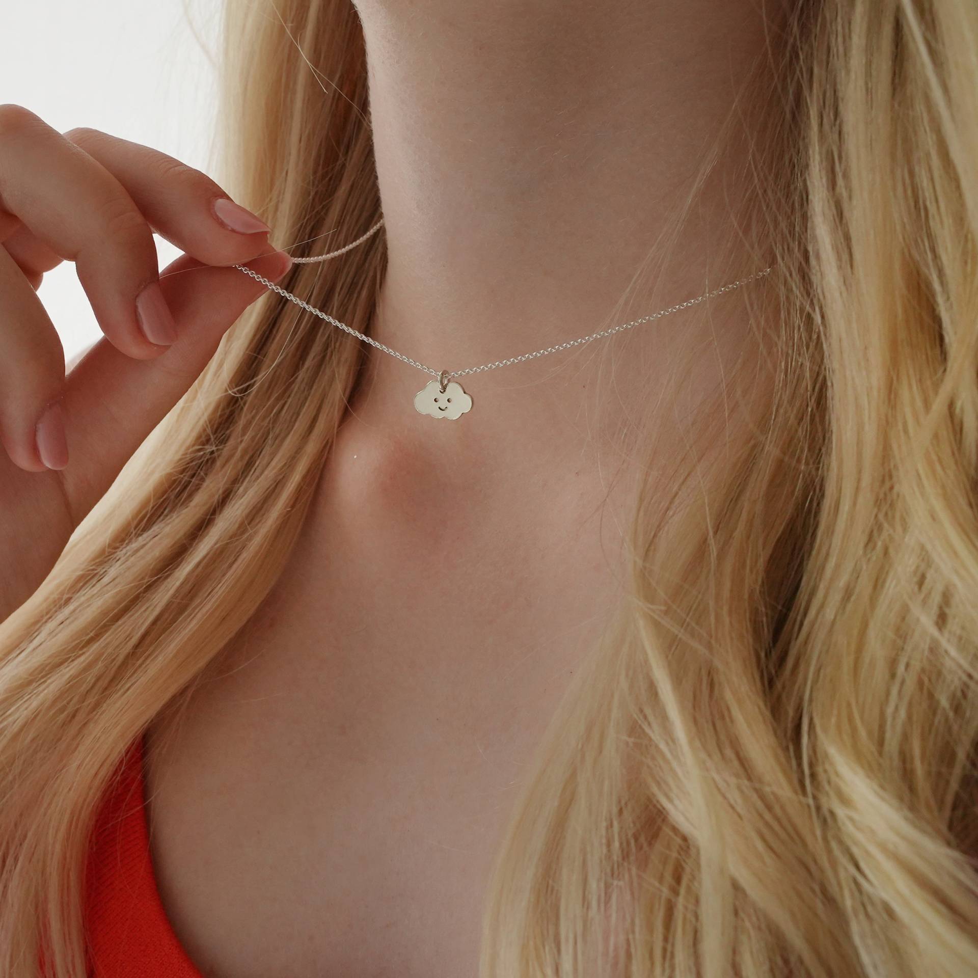 Kinderkette Kleine Wolke, Silber, Filigrane Kette, Besonderes Taufgeschenk, Personalisierte Silberkette, Süßer Kinderschmuck, Himmelskörper Kinderkette Kleine Wolke, Silber, Filigrane Kette, Besonderes Taufgeschenk, Personalisierte Silberkette, Süßer Kinderschmuck, Himmelskörper von bellybirdjewellery