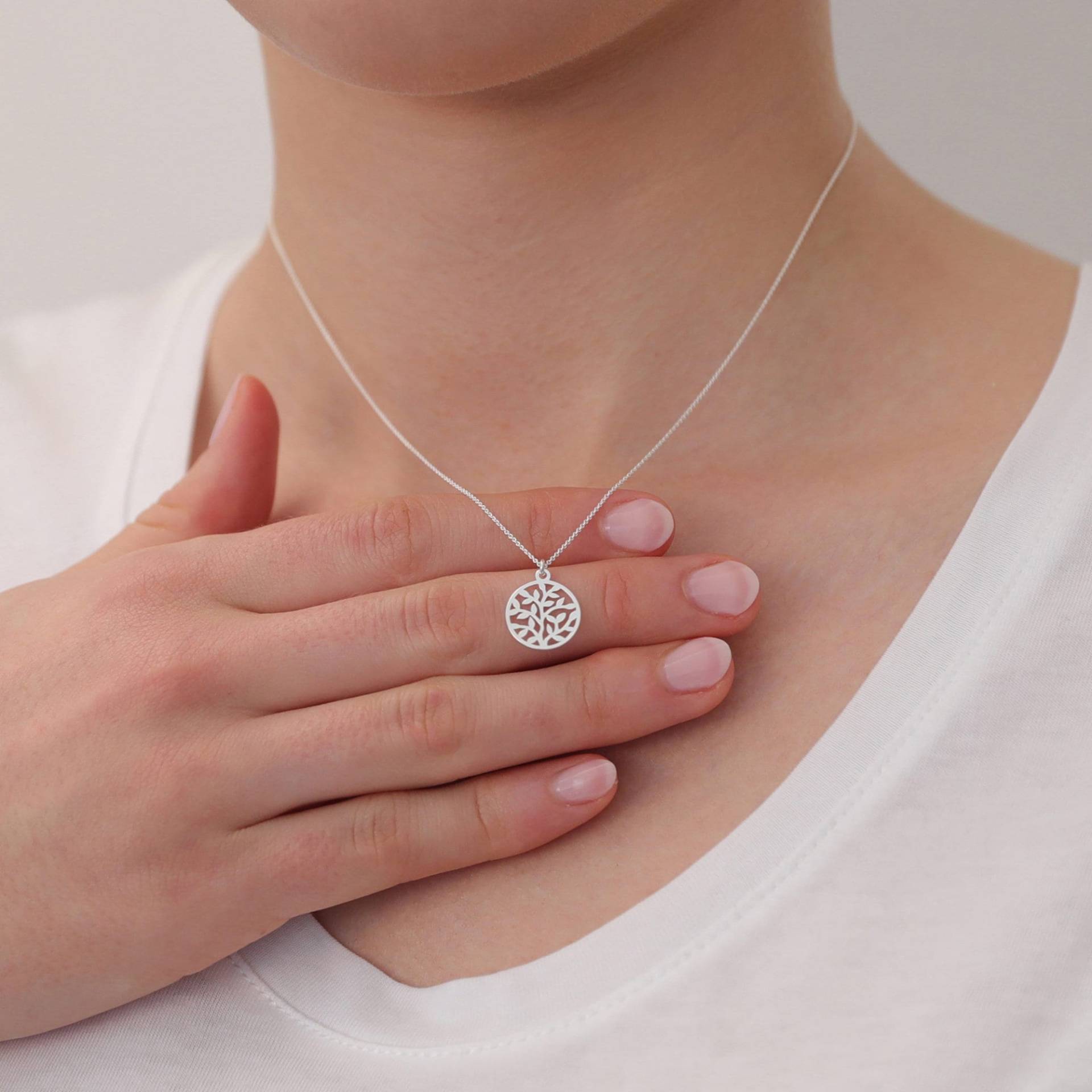 Kinderkette - Kleiner Baum, 925 Silber, Filigrane Silberkette, Schöne Geschenkidee, Tree Of Life, Zarter Kinderschmuck, Floraler Anhänger Kinderkette - Kleiner Baum, 925 Silber, Filigrane Silberkette, Schöne Geschenkidee, Tree Of Life, Zarter Kinderschmuck, Floraler Anhänger von bellybirdjewellery