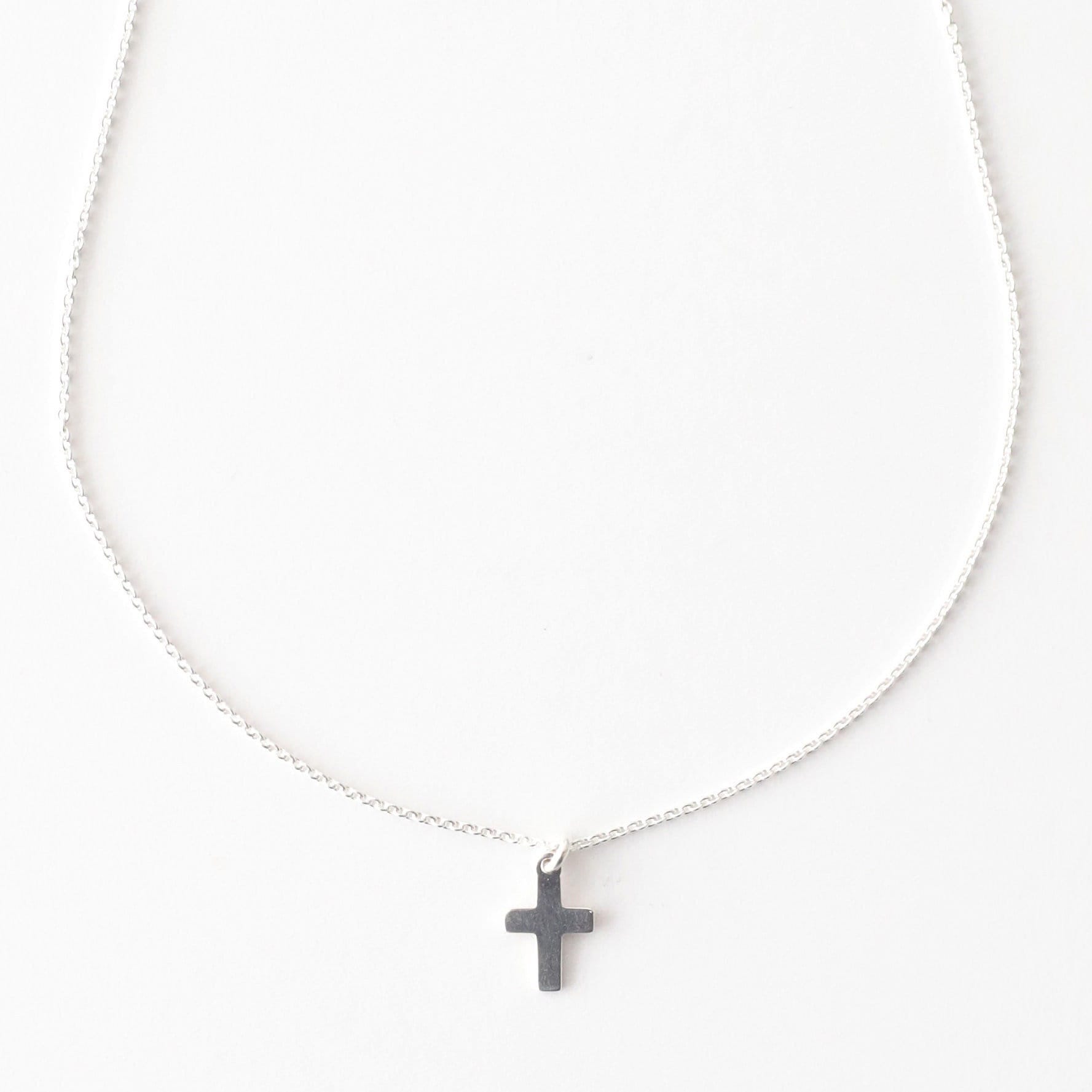 Kinderkette - Kleines Kreuz, Silber, Filigrane Kette, Besondere Geschenkidee, Zierliche Silberkette Kreuz, Kommunionsgeschenk, Symbolkette Kinderkette - Kleines Kreuz, Silber, Filigrane Kette, Besondere Geschenkidee, Zierliche Silberkette Kreuz, Kommunionsgeschenk, Symbolkette von bellybirdjewellery