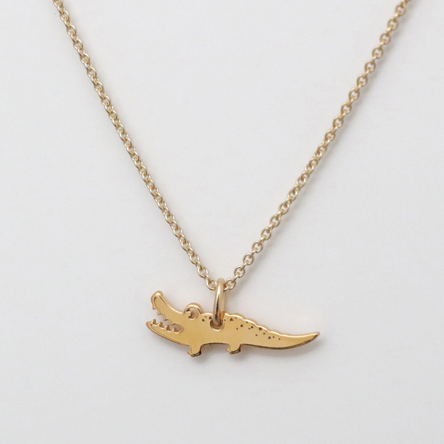 Kinderkette - Kleines Krokodil, 925 Silber Vergoldet, Filigrane Kette, Besonderes Geburtstagsgeschenk, Süßer Kinderschmuck, Tieranhänger Kinderkette - Kleines Krokodil, 925 Silber Vergoldet, Filigrane Kette, Besonderes Geburtstagsgeschenk, Süßer Kinderschmuck, Tieranhänger von bellybirdjewellery