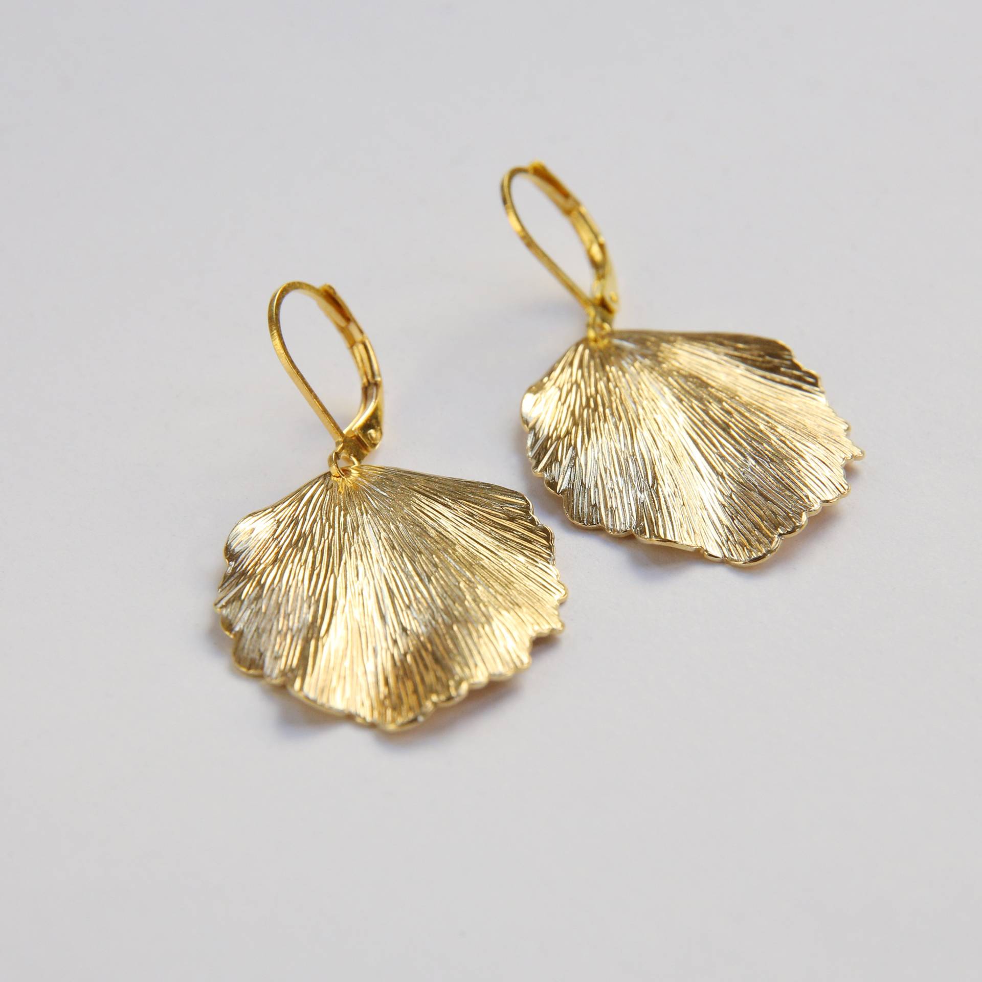 Ohrringe - Grosses Lotusblatt, Vergoldet Ohrringe - Grosses Lotusblatt, Vergoldet von bellybirdjewellery