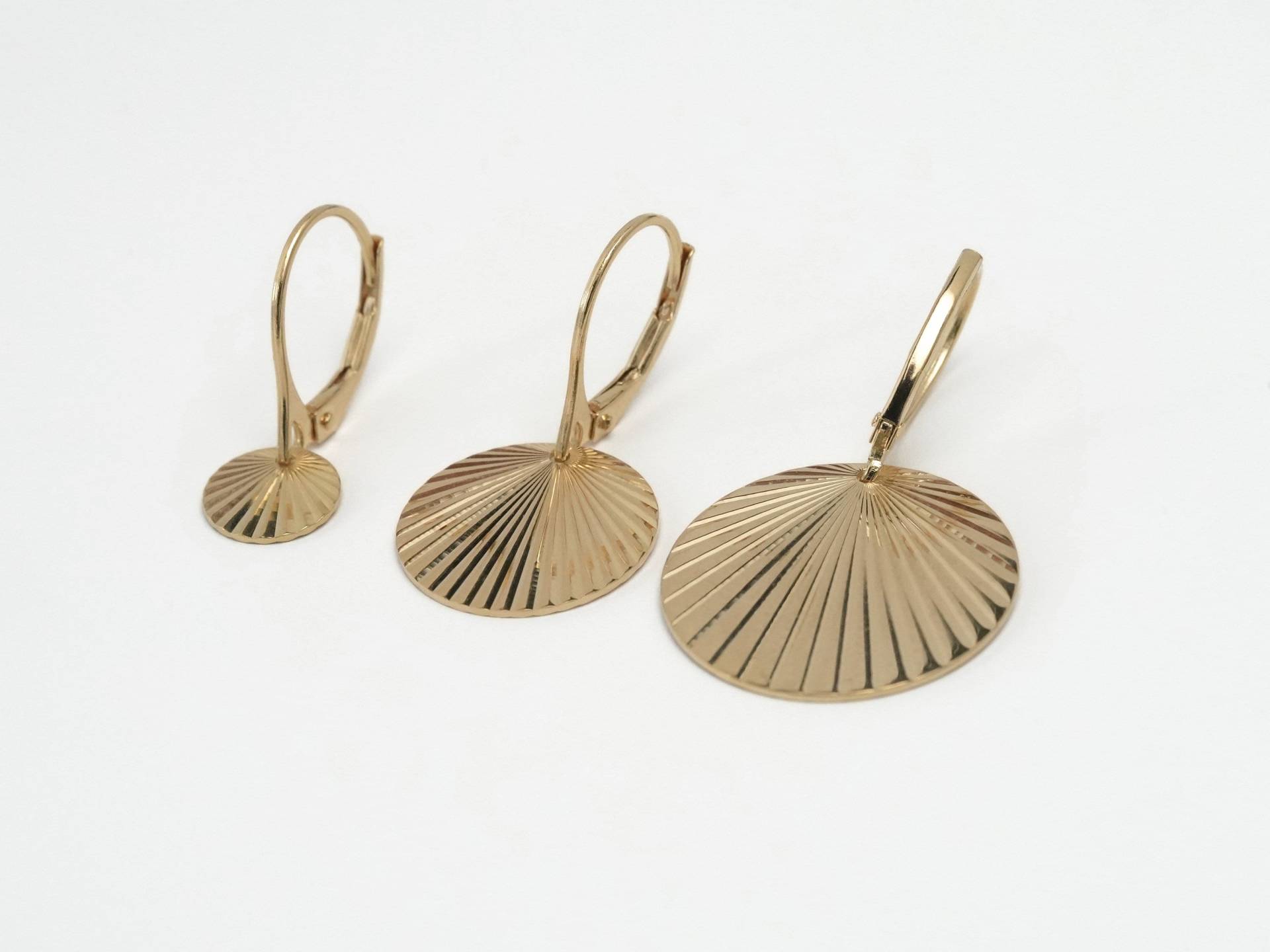 Ohrringe - Sonnenstrahlen Plättchen, 925 Silber Vergoldet, Schimmernde Ohrringe, Besondere Geschenkidee, Goldene Scheiben, Kreisdesign, Gift Ohrringe - Sonnenstrahlen Plättchen, 925 Silber Vergoldet, Schimmernde Ohrringe, Besondere Geschenkidee, Goldene Scheiben, Kreisdesign, Gift von bellybirdjewellery