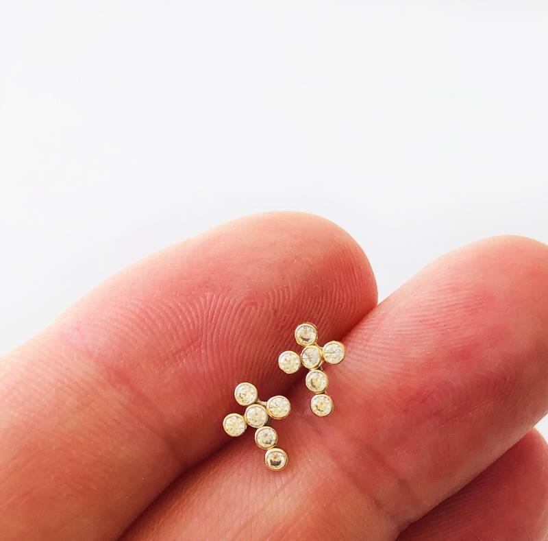 Ohrstecker - Kreuz, 375 Gold, Filigraner Stecker, Echtgoldene Ohrringe, 9 Karat, Zirkoniasteine, Geschenk Für Sie, Funkelnder Ohrschmuck von bellybirdjewellery