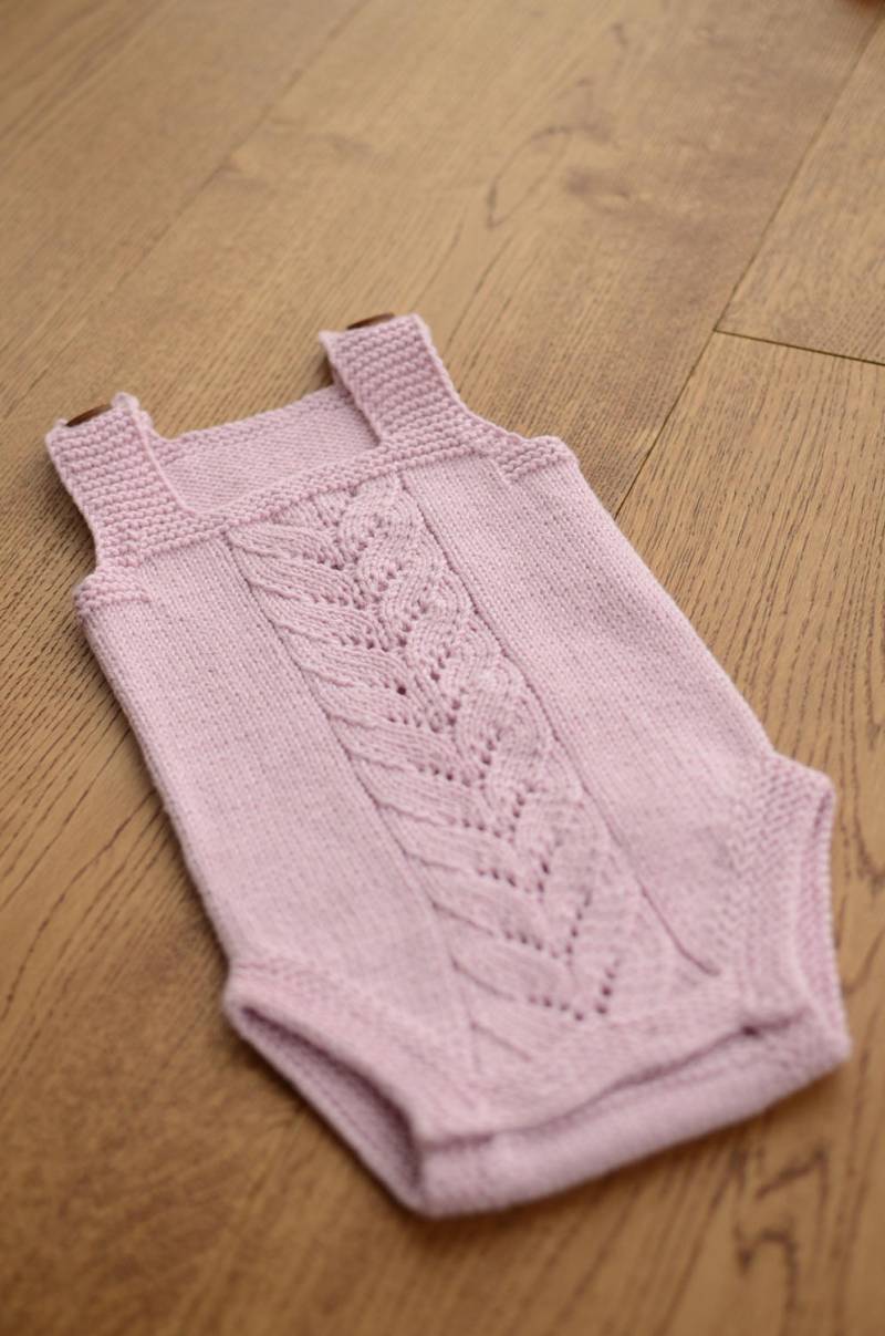 Gestrickter Babystrampler Rosa Merino Wolle & Baumwolle Strampler von belovedLT